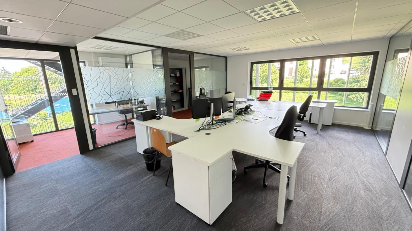 Office in Ceyzériat for lease Interior Photo- Image 1 of 10