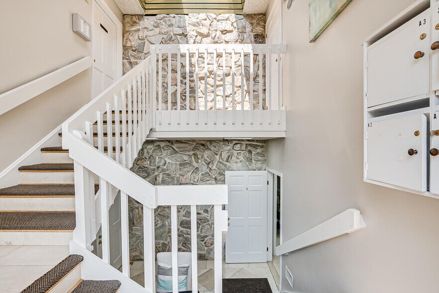 894 Green St, Iselin, NJ à louer - Photo intérieure - Image 3 de 32