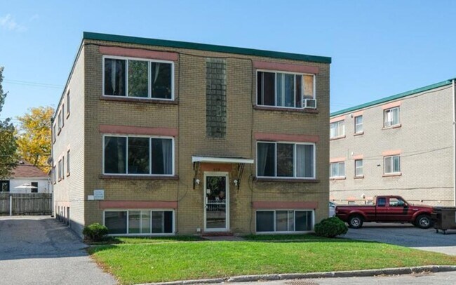 Plus de détails pour De L'Eeglie St Portfolio – Multi-résidentiel à vendre, Ottawa, ON