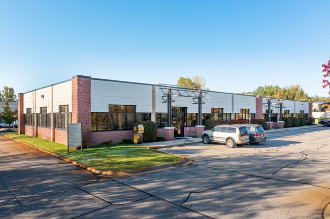 Plus de détails pour 5840-5936 Sterling Dr, Howell, MI - Local d'activités à louer
