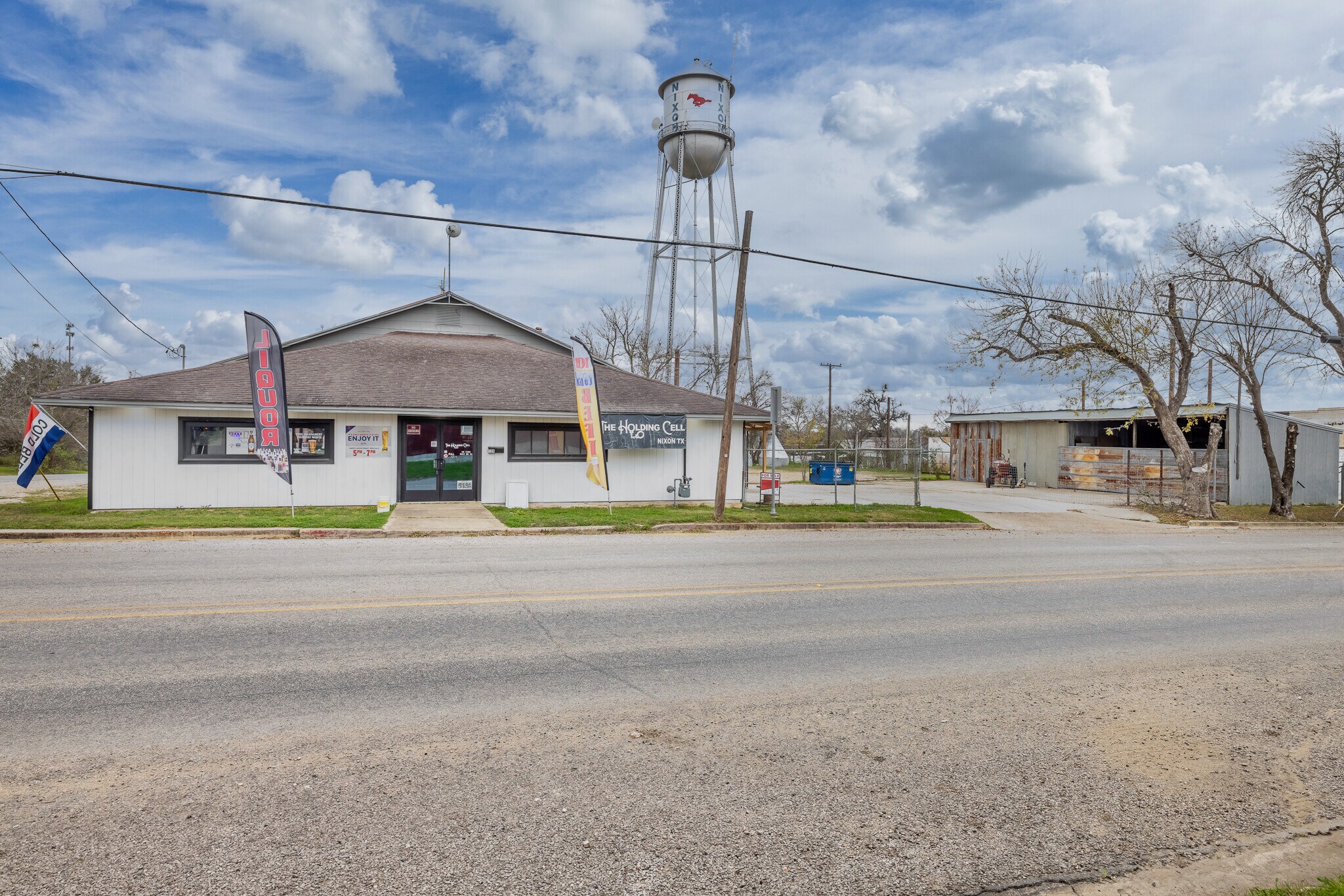 120 W 3rd St, Nixon, TX for sale Primary Photo- Image 1 of 2