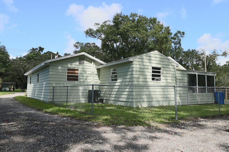 5307-5309 N Falkenburg Rd, Tampa, FL à vendre - Photo du bâtiment - Image 1 de 1