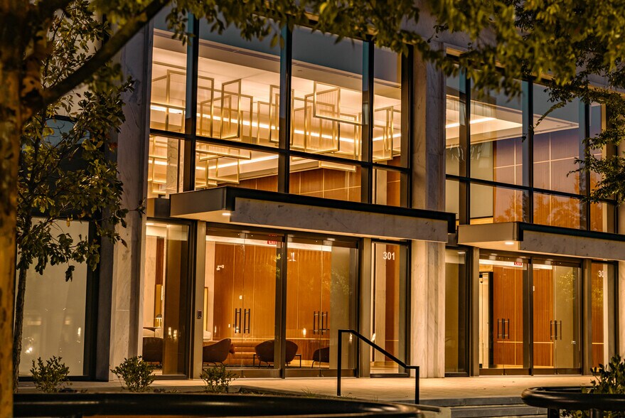 301 N Main St, Greenville, SC à louer - Photo du bâtiment - Image 2 de 7