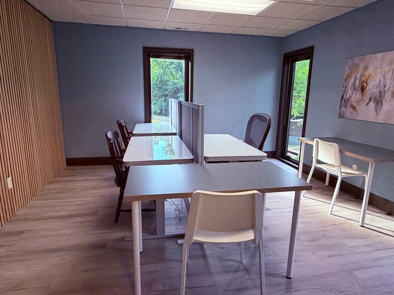 3721 W Market St, Greensboro, NC for lease - Interior Photo - Image 2 of 16