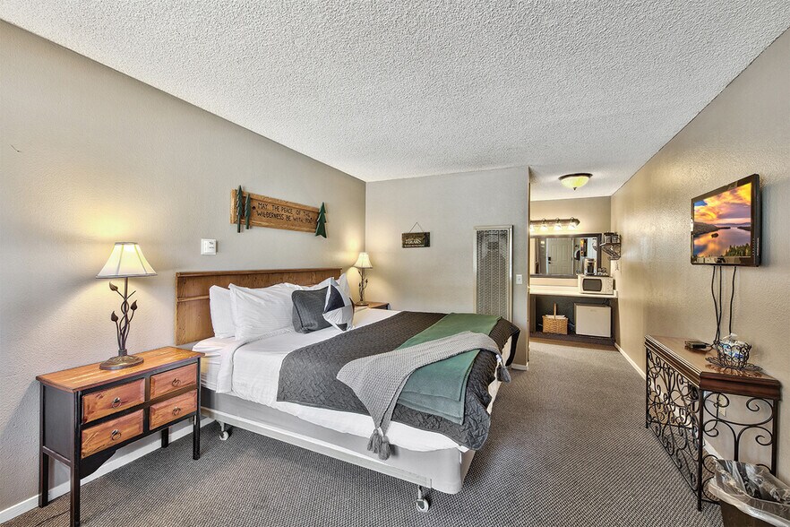 1072 Ski Run Blvd, South Lake Tahoe, CA à vendre - Photo du bâtiment - Image 3 de 58