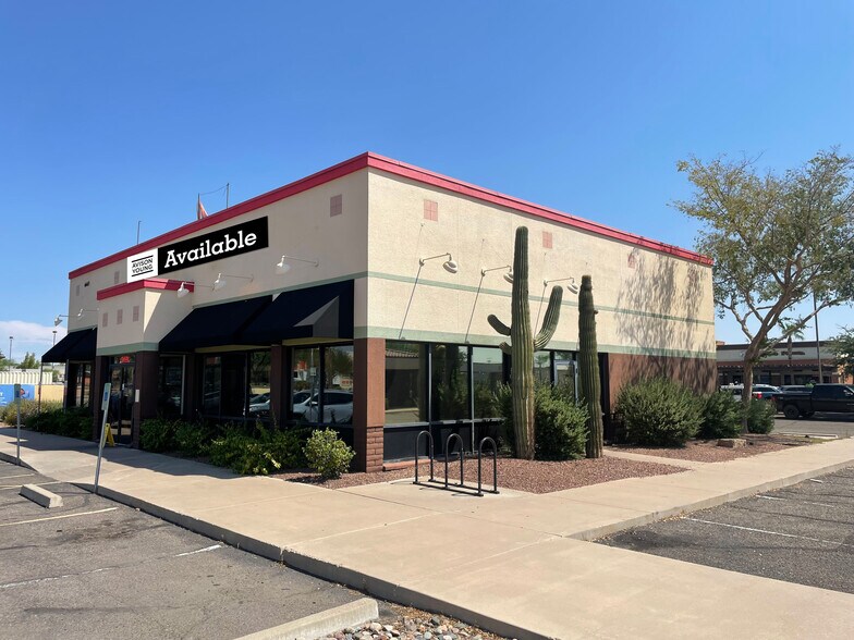 6665 W Bell Rd, Glendale, AZ à louer - Photo du bâtiment - Image 2 de 4