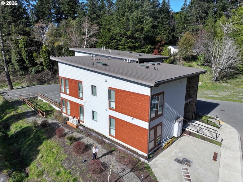 94353 Leith Rd, Gold Beach, OR à vendre - Photo du bâtiment - Image 3 de 46