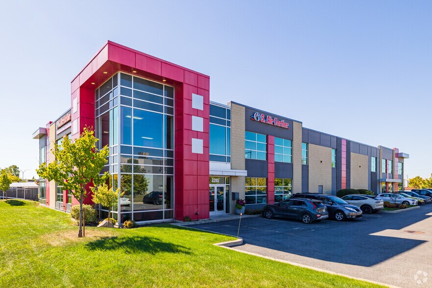 3205 Rue Star, Longueuil, QC for sale - Primary Photo - Image 1 of 1