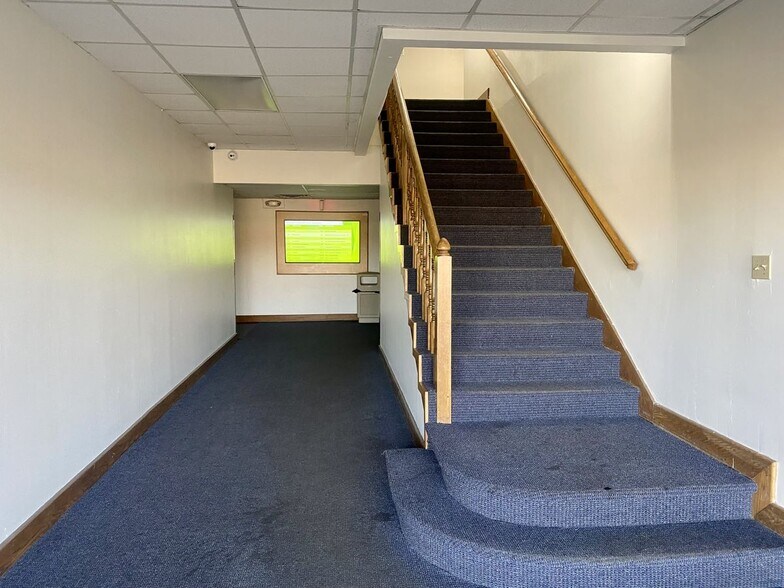 913 W Holmes Rd, Lansing, MI à louer - Photo intérieure - Image 3 de 18