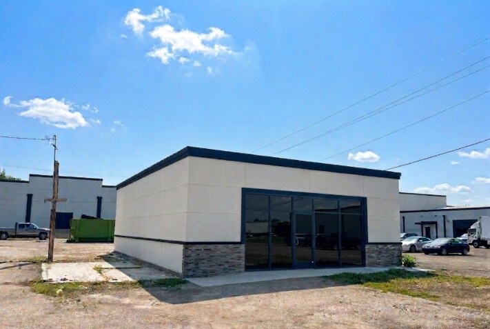 11618 Harry Hines Blvd, Dallas, TX à louer Photo principale- Image 1 de 3