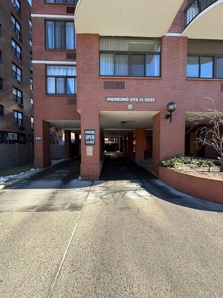 3111 Ocean Pky, Brooklyn, NY à vendre - Photo du bâtiment - Image 2 de 6