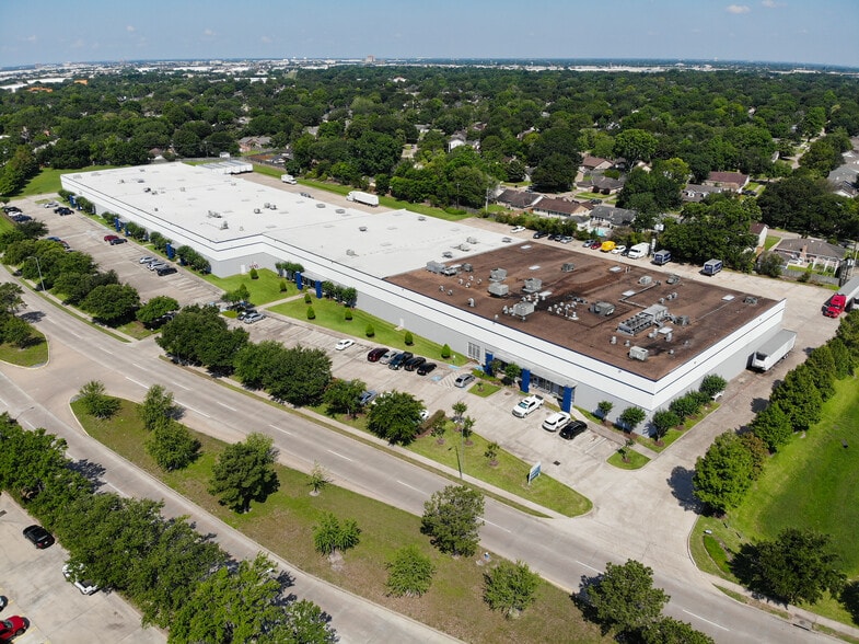 9330 W Airport Blvd, Houston, TX for lease - Building Photo - Image 3 of 10