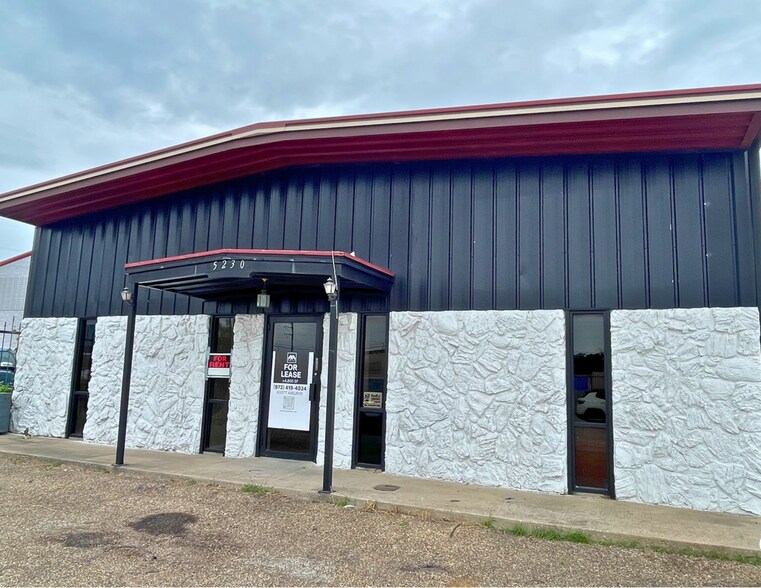 5230 Gordon Smith Dr, Rowlett, TX à vendre - Photo du bâtiment - Image 1 de 4