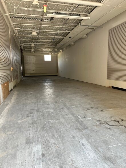 42120 Garfield Rd, Clinton Township, MI à louer - Photo intérieure - Image 3 de 5