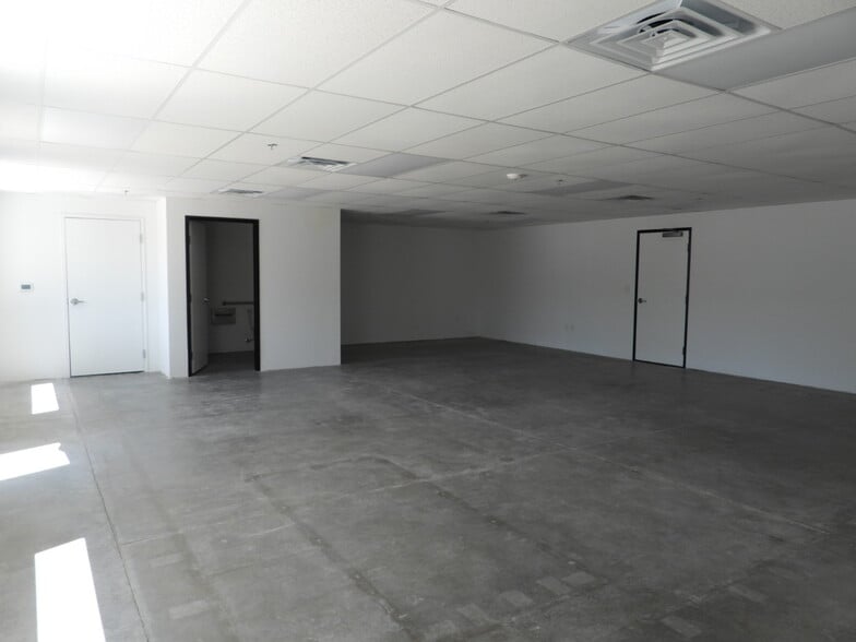 930-938 Empire Mesa Way, Henderson, NV for lease - Interior Photo - Image 3 of 5