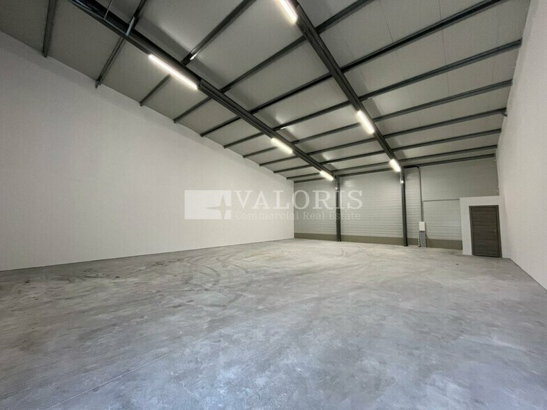 Impasse 1 Eugene Chevreul, Rognac for lease - Interior Photo - Image 2 of 10