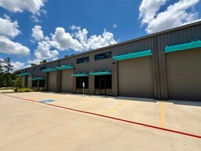2007 Airport Rd, Conroe, TX for lease Building Photo- Image 2 of 6