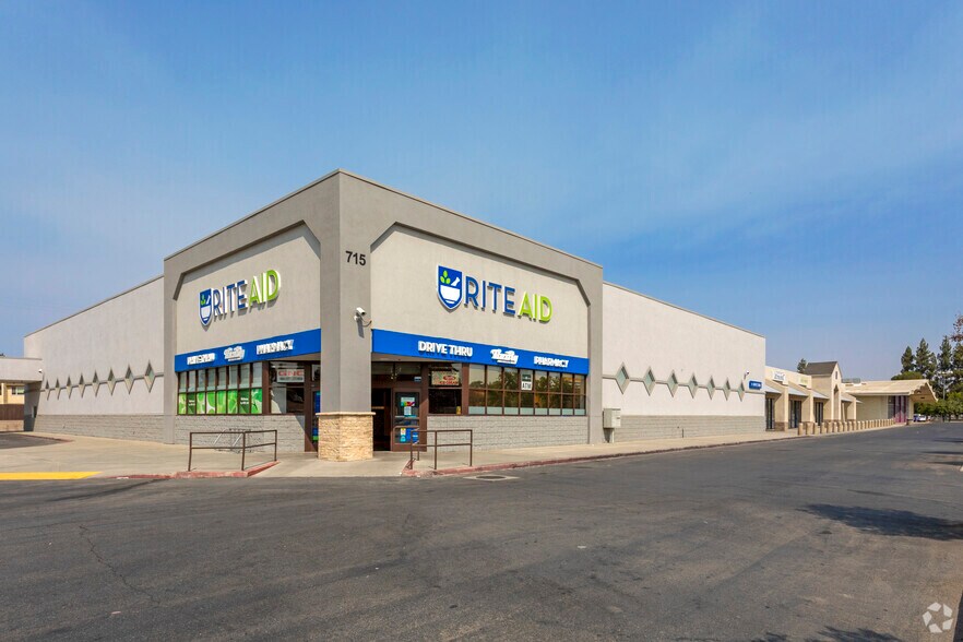 Airport, Bakersfield, CA à louer - Photo du bâtiment - Image 2 de 5