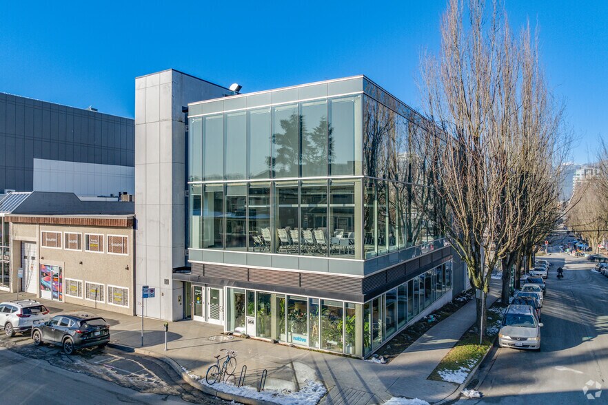 7 6th Av W, Vancouver, BC for lease - Primary Photo - Image 1 of 3