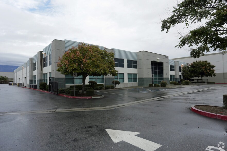 1261 E Belmont St, Ontario, CA à vendre - Photo principale - Image 1 de 4