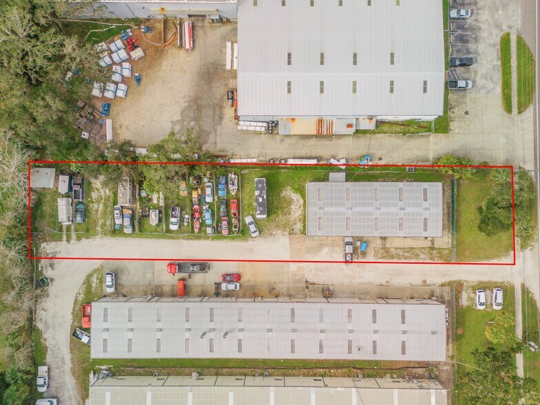 708 W Park Ave, Edgewater, FL à vendre - Photo du bâtiment - Image 3 de 12