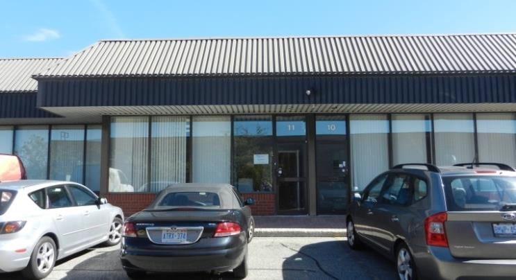 315 Traders Blvd E, Mississauga, ON à vendre - Photo du bâtiment - Image 3 de 5
