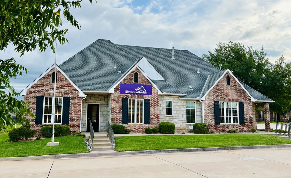 1743 W 33rd St, Edmond, OK for lease - Building Photo - Image 1 of 10