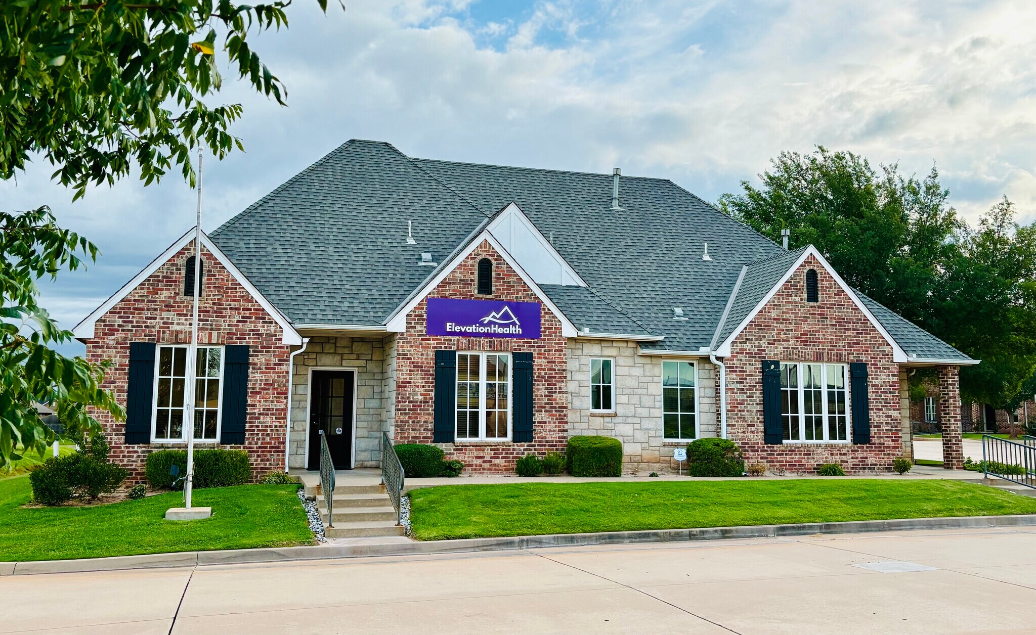 1743 W 33rd St, Edmond, OK à louer Photo du bâtiment- Image 1 de 11