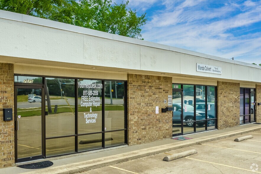 7075-7085 Baker Blvd, Richland Hills, TX à louer - Photo du bâtiment - Image 3 de 4