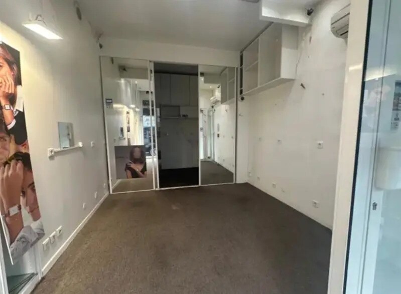 Retail in Paris for lease - Building Photo - Image 2 of 8