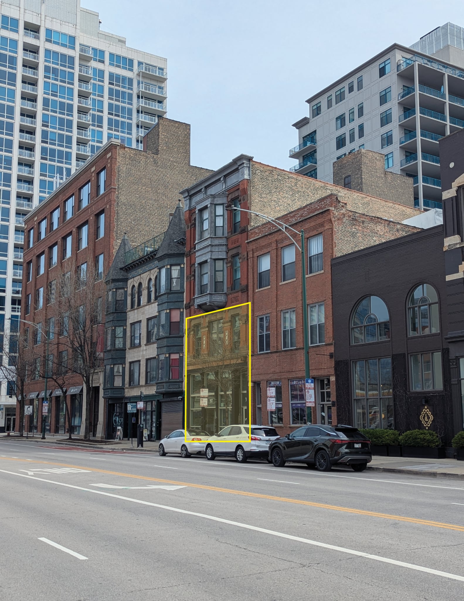 357 W Chicago Ave, Chicago, IL for lease Primary Photo- Image 1 of 10