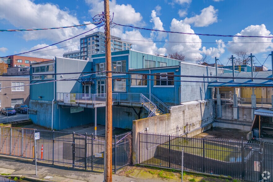 369 Alexander St, Vancouver, BC à louer - Photo du bâtiment - Image 2 de 4