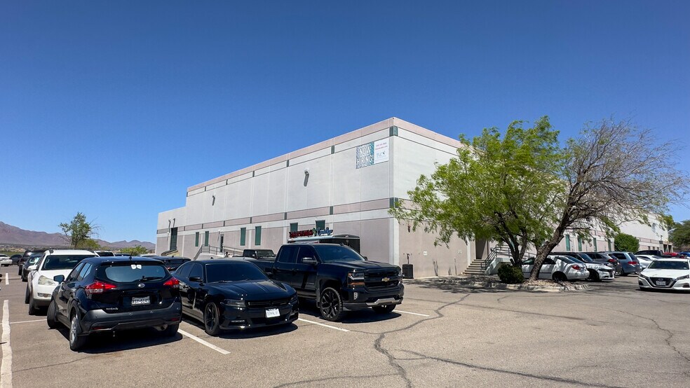 10365 Railroad Dr, El Paso, TX à louer - Photo du bâtiment - Image 3 de 12