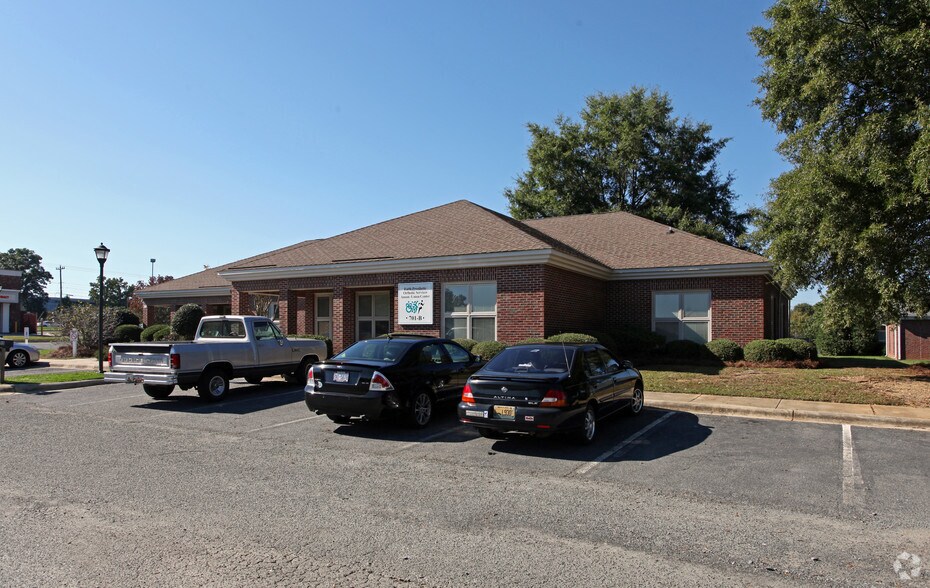 701 E Roosevelt Blvd, Monroe, NC à louer - Photo du bâtiment - Image 3 de 5