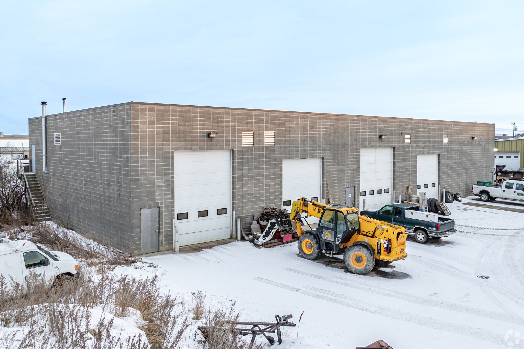 4.4 Acre Industrial W. Edm Asset portefeuille de 3 propriétés à vendre sur LoopNet.ca Photo principale- Image 1 de 4