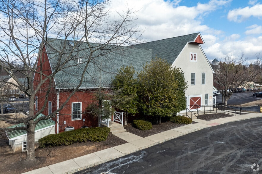 405 Farm Ln, Doylestown, PA for lease - Building Photo - Image 2 of 12