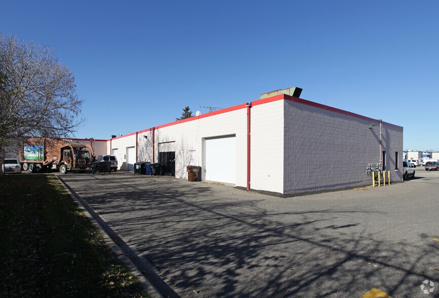 6102-6112 Olson Memorial Hwy, Golden Valley, MN à louer - Photo du bâtiment - Image 2 de 3