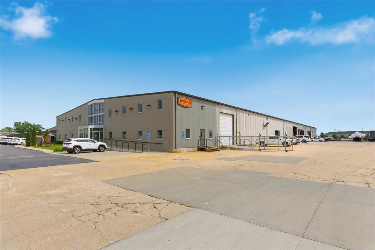 3211 Nebraska Ave, Council Bluffs, IA à louer Photo du bâtiment- Image 1 de 11