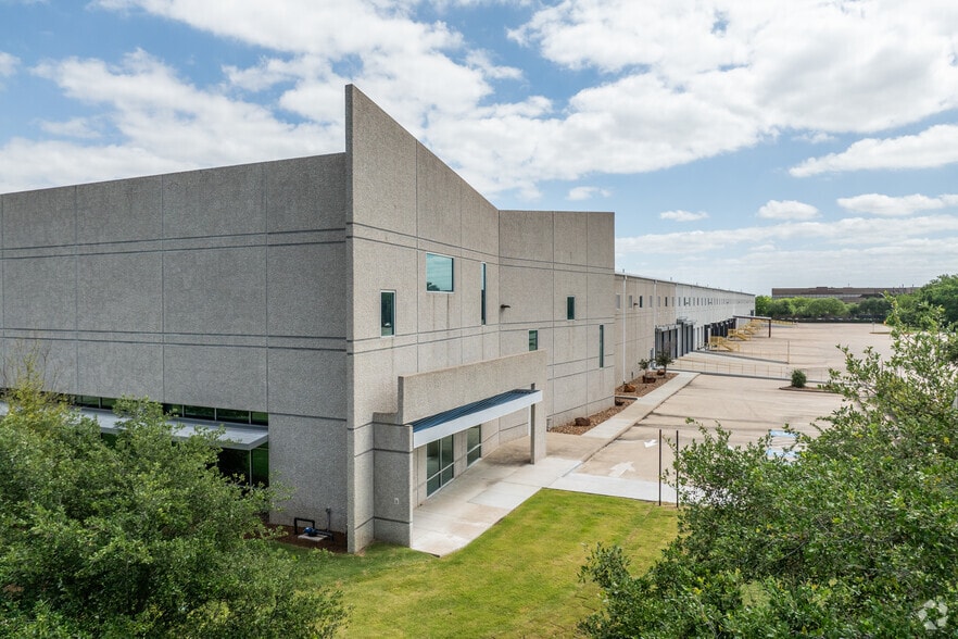 12900 W Airport Blvd, Sugar Land, TX for lease - Building Photo - Image 1 of 10