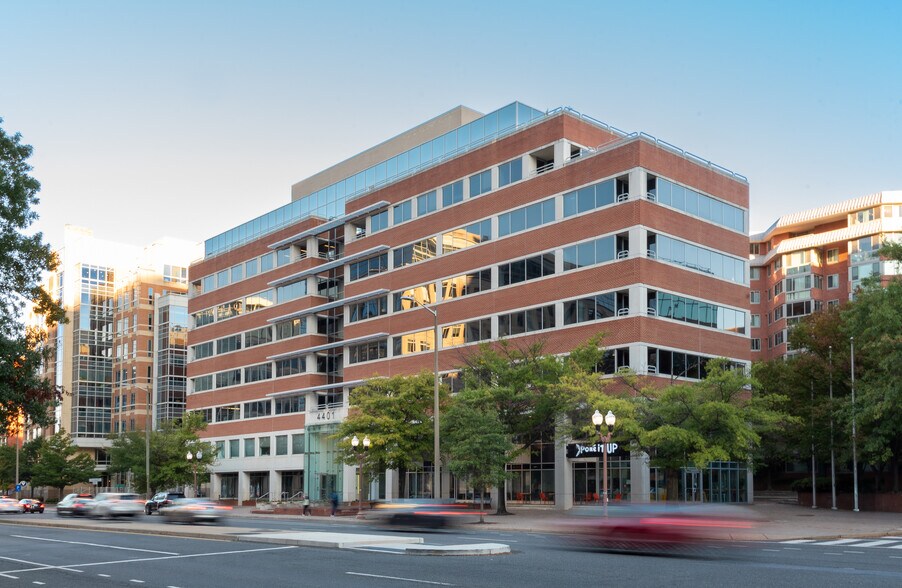 4401 N Fairfax Dr, Arlington, VA à louer - Photo du bâtiment - Image 2 de 12