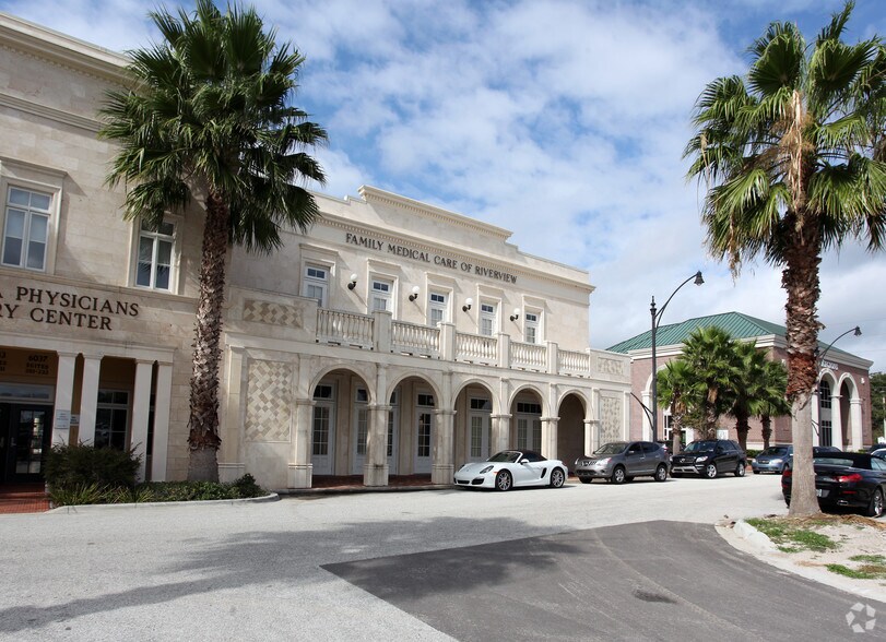 6037 Winthrop Commerce Ave, Riverview, FL à louer - Photo du bâtiment - Image 2 de 3