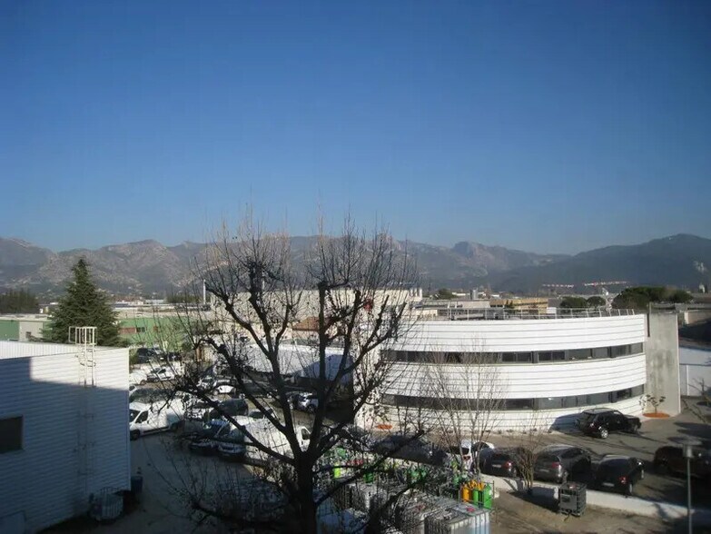 Bureau dans Aubagne à louer - Photo du bâtiment - Image 3 de 7