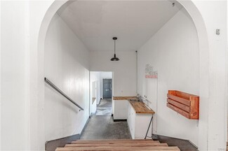 Plus de détails pour 6101 York Blvd, Los Angeles, CA - Vente au détail à louer