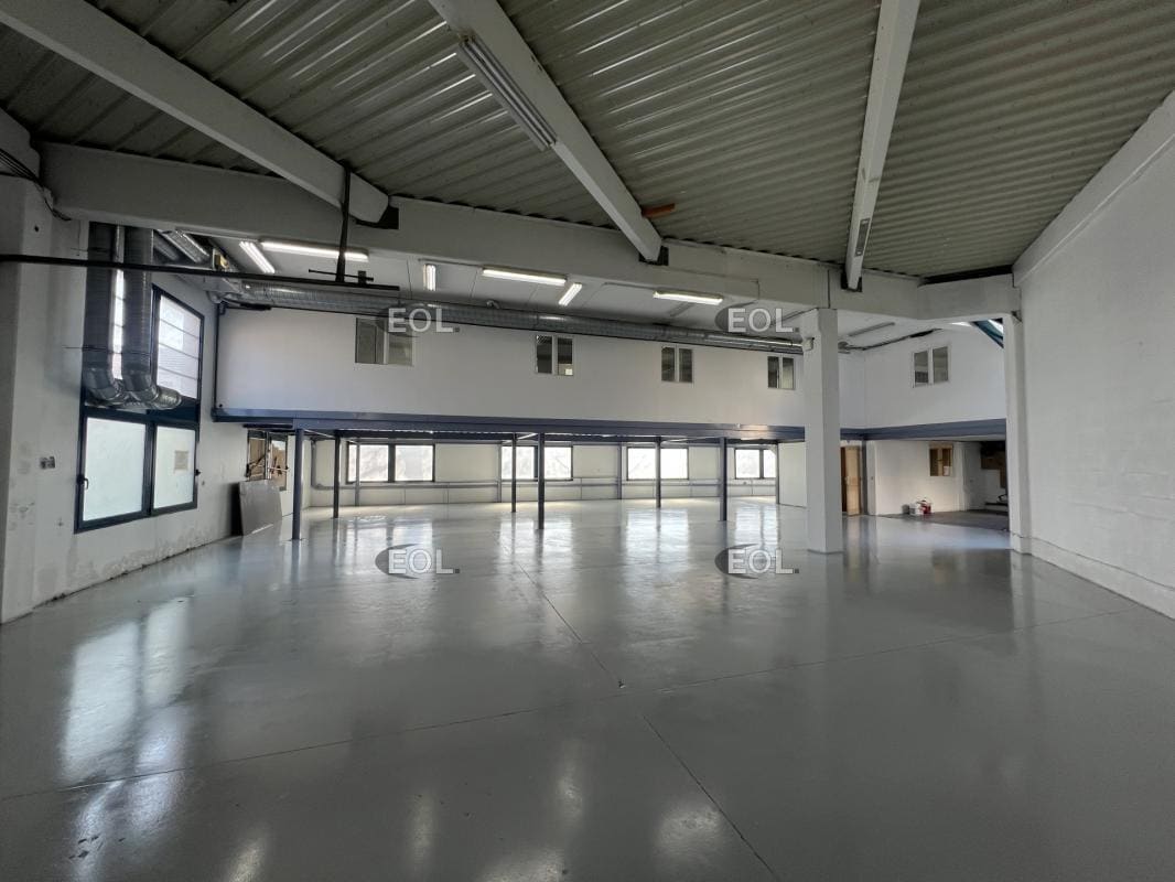 Flex in La Courneuve for sale Building Photo- Image 1 of 11
