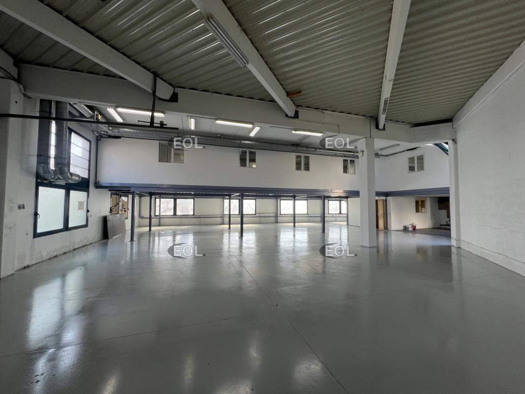 Local d'activités dans La Courneuve à vendre Photo du bâtiment- Image 1 de 11