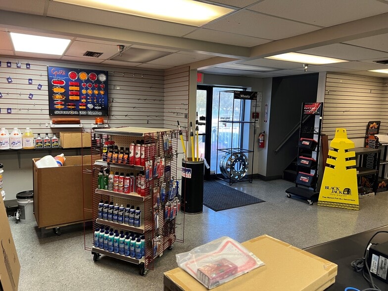 2250 Australian Ave, Riviera Beach, FL à louer - Photo du bâtiment - Image 3 de 4