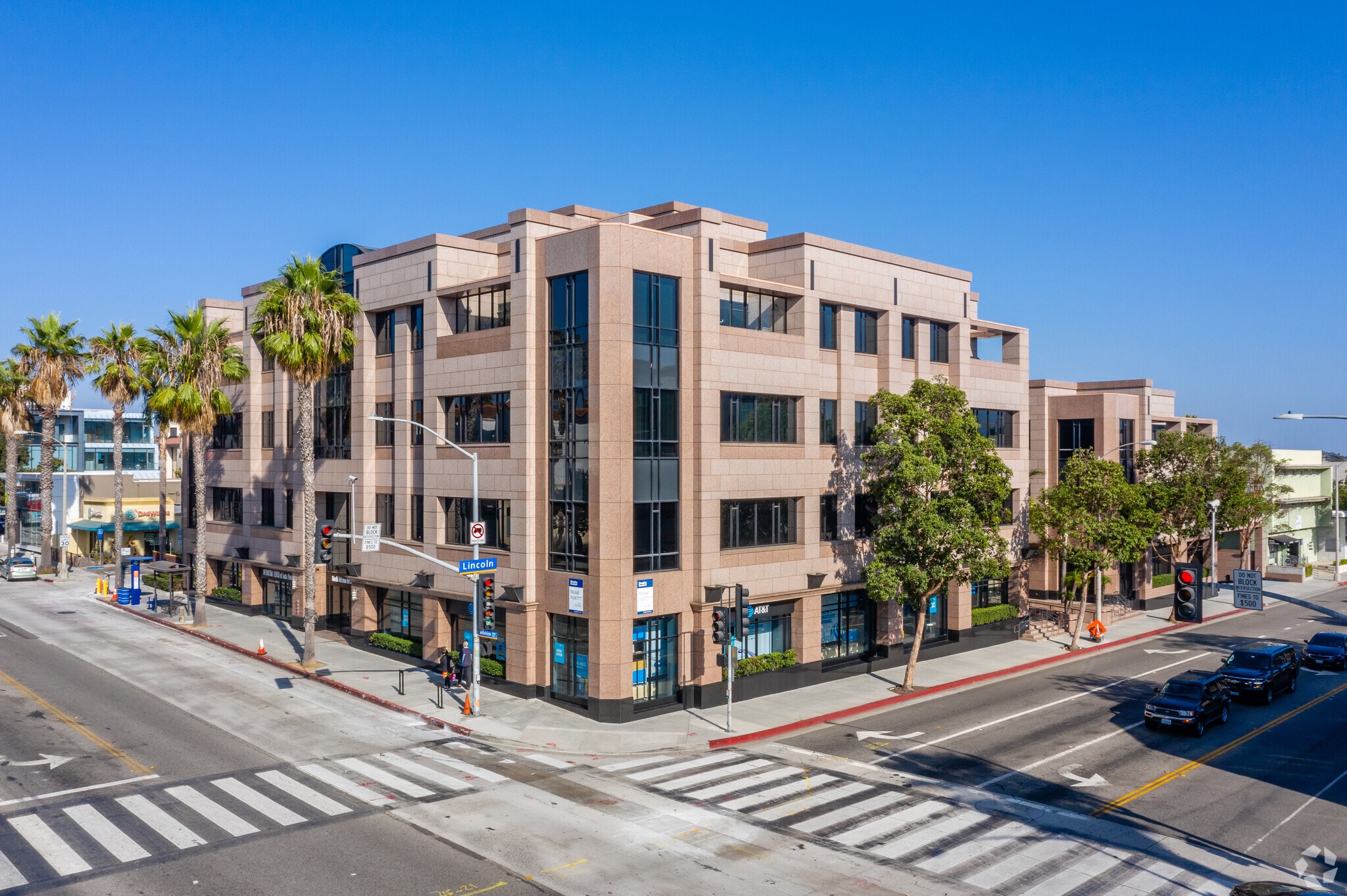 808 Wilshire Blvd, Santa Monica, CA for lease Primary Photo- Image 1 of 11