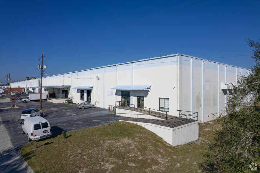 5520 E Giddens Ave, Tampa, FL for lease - Primary Photo - Image 1 of 5