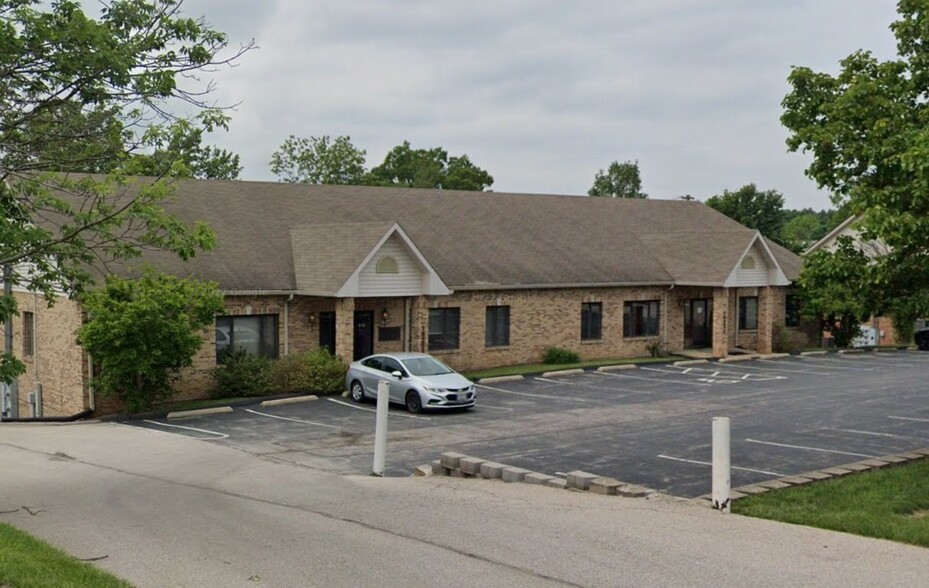 16252-16266 Westwoods Business Park, Ellisville, MO for lease - Primary Photo - Image 1 of 1