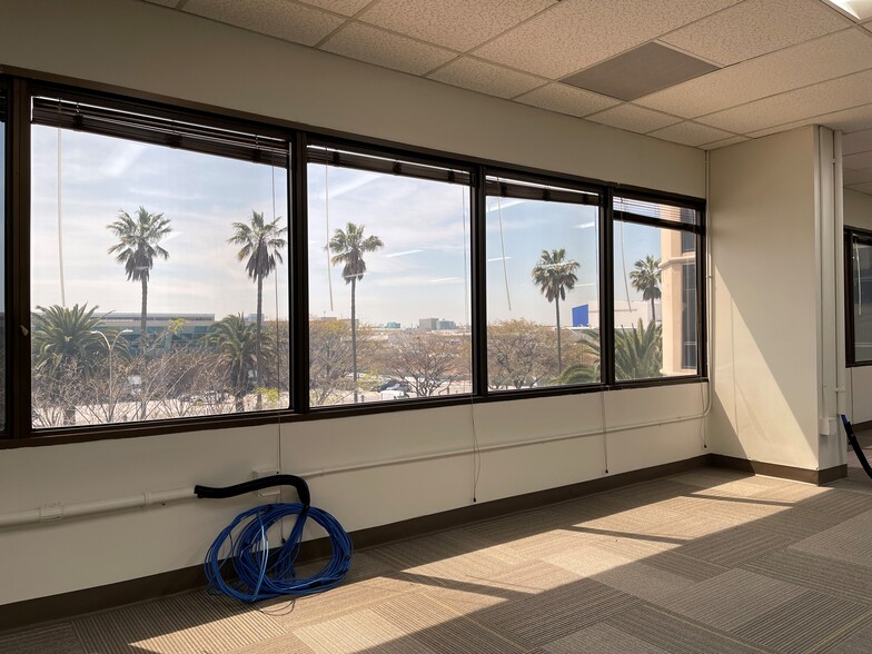 5757 W Century Blvd, Los Angeles, CA for lease - Interior Photo - Image 3 of 25